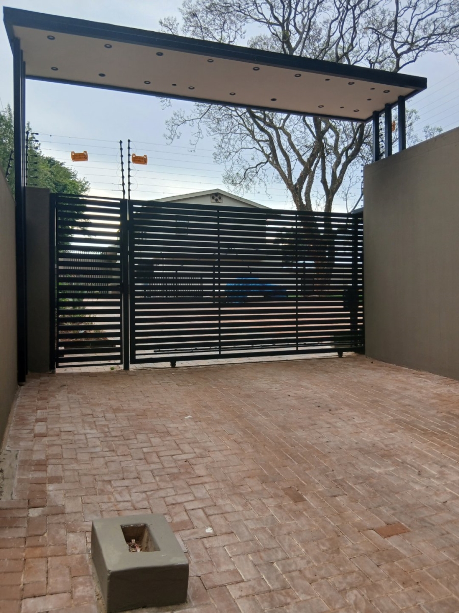 To Let 4 Bedroom Property for Rent in Houghton Estate Gauteng