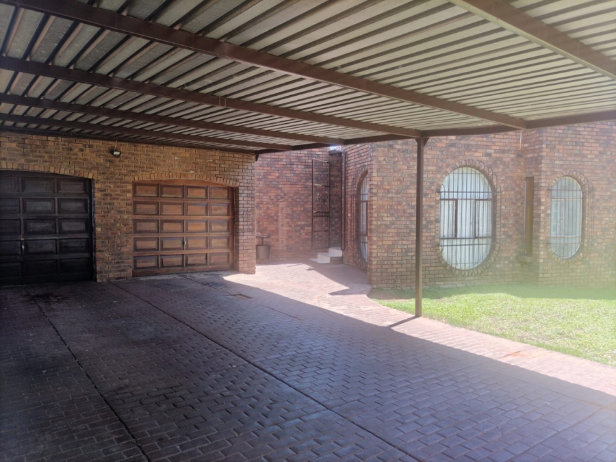 4 Bedroom Property for Sale in Theresa Park Gauteng