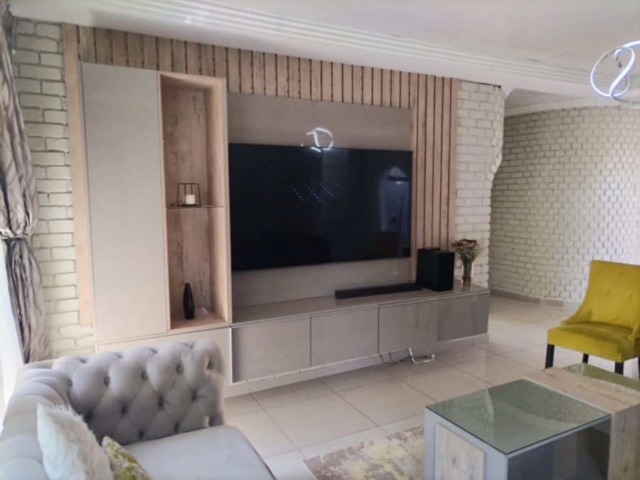 4 Bedroom Property for Sale in Theresa Park Gauteng