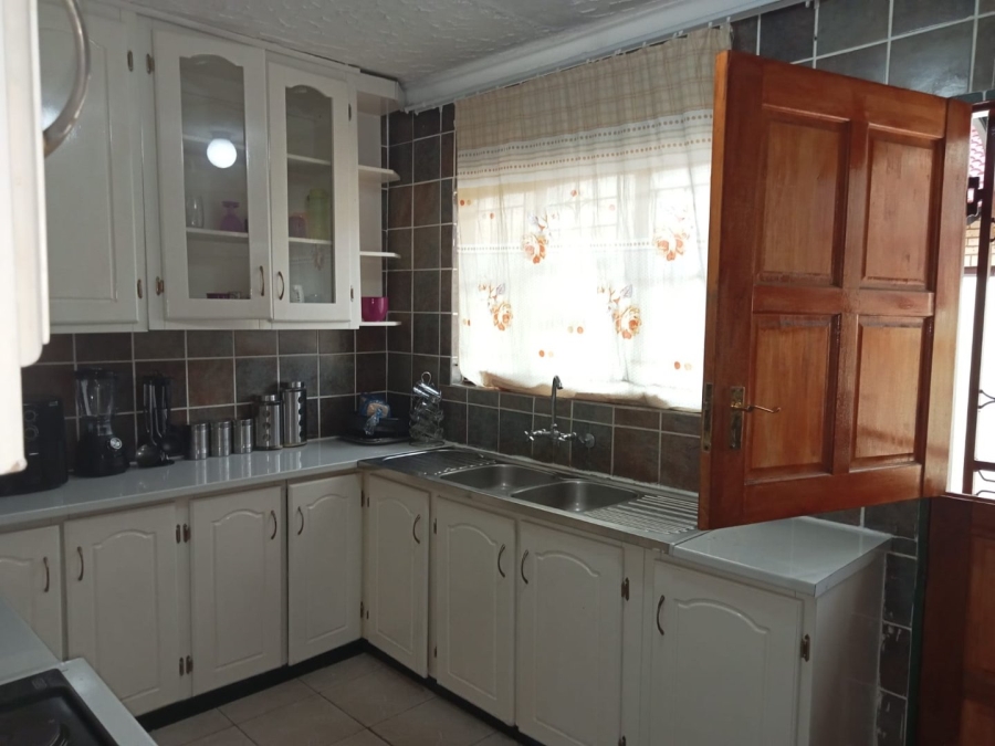 4 Bedroom Property for Sale in Soshanguve HH Gauteng