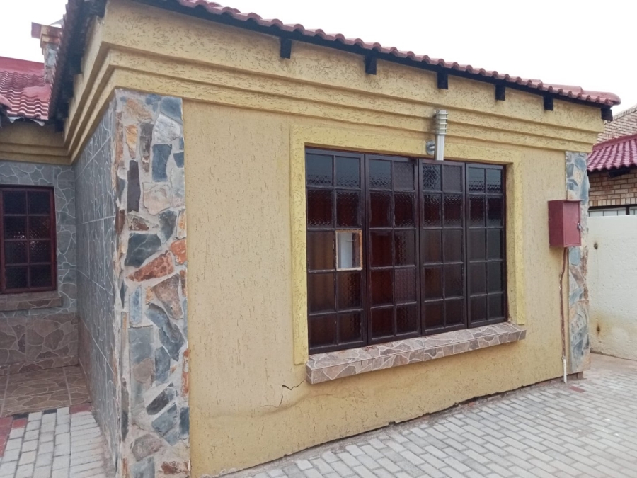 4 Bedroom Property for Sale in Soshanguve HH Gauteng