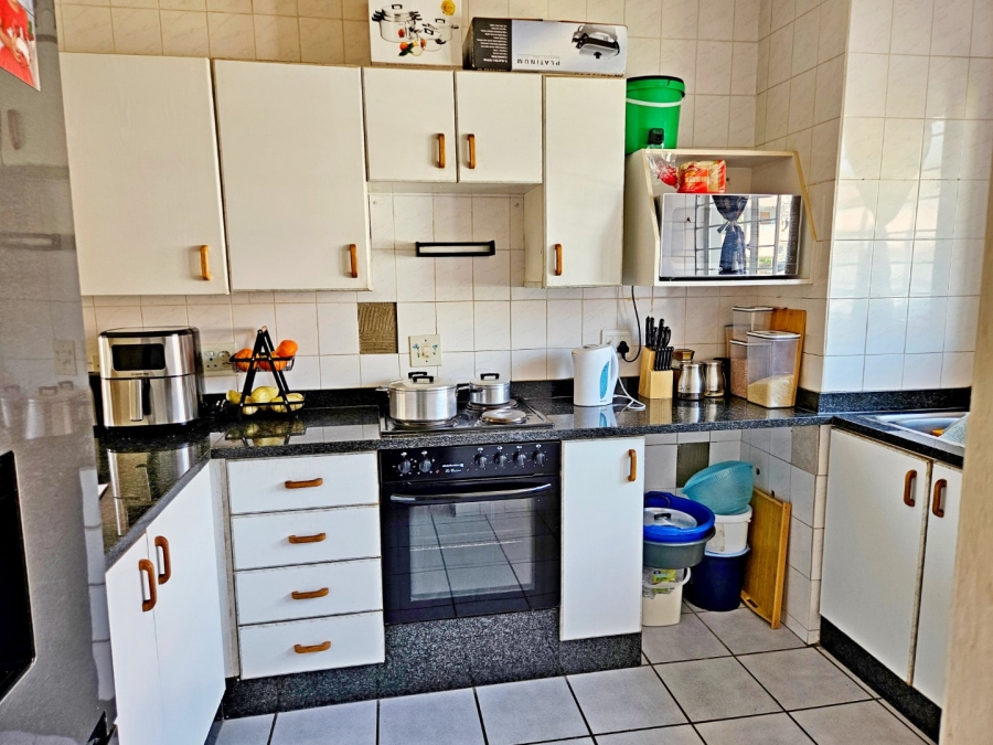 2 Bedroom Property for Sale in Glen Marais Gauteng