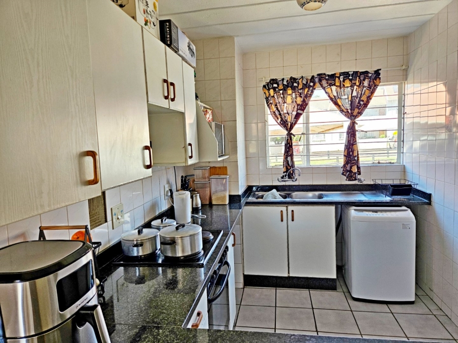 2 Bedroom Property for Sale in Glen Marais Gauteng