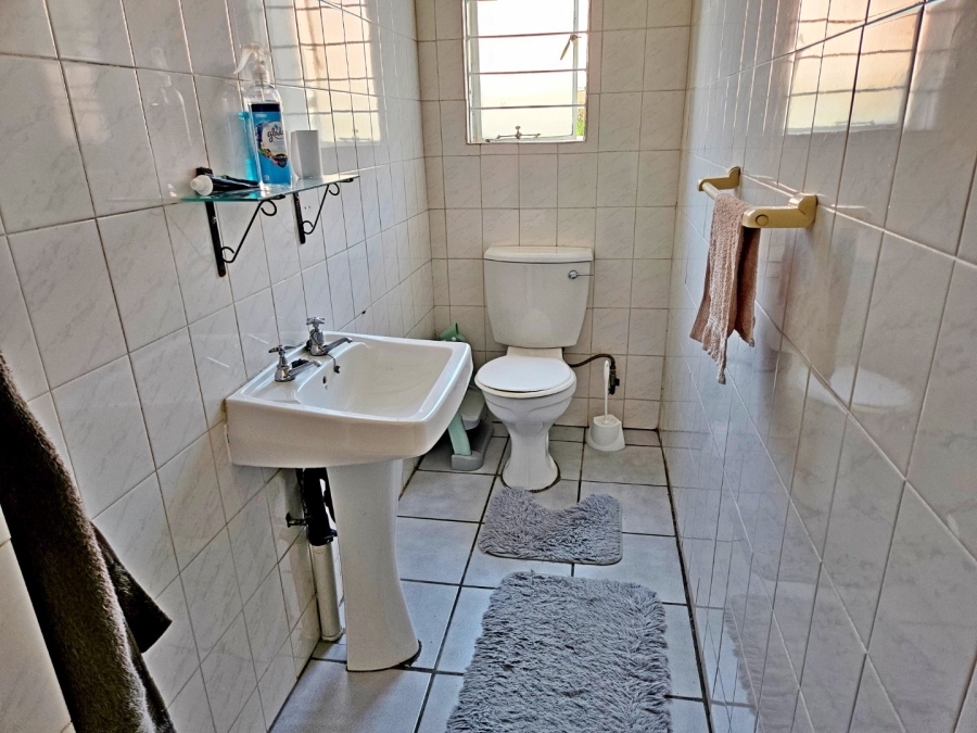 2 Bedroom Property for Sale in Glen Marais Gauteng