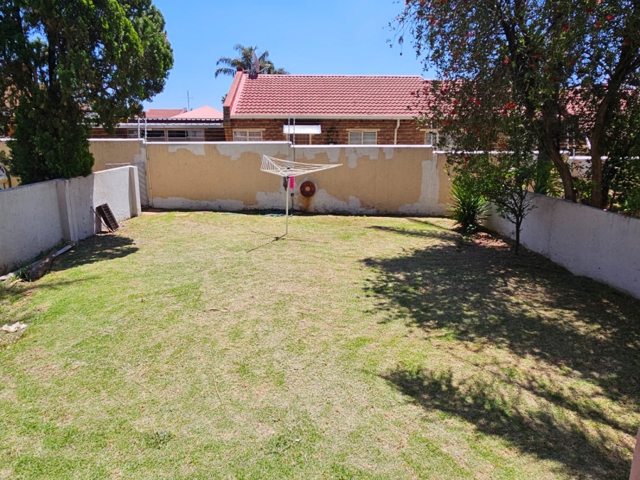 2 Bedroom Property for Sale in Glen Marais Gauteng