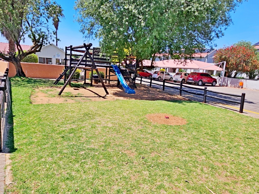 2 Bedroom Property for Sale in Glen Marais Gauteng