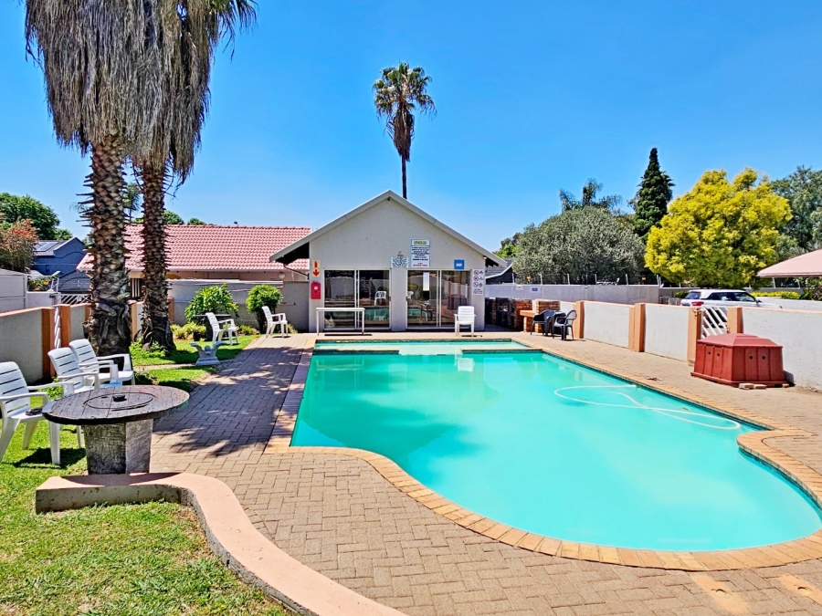 2 Bedroom Property for Sale in Glen Marais Gauteng