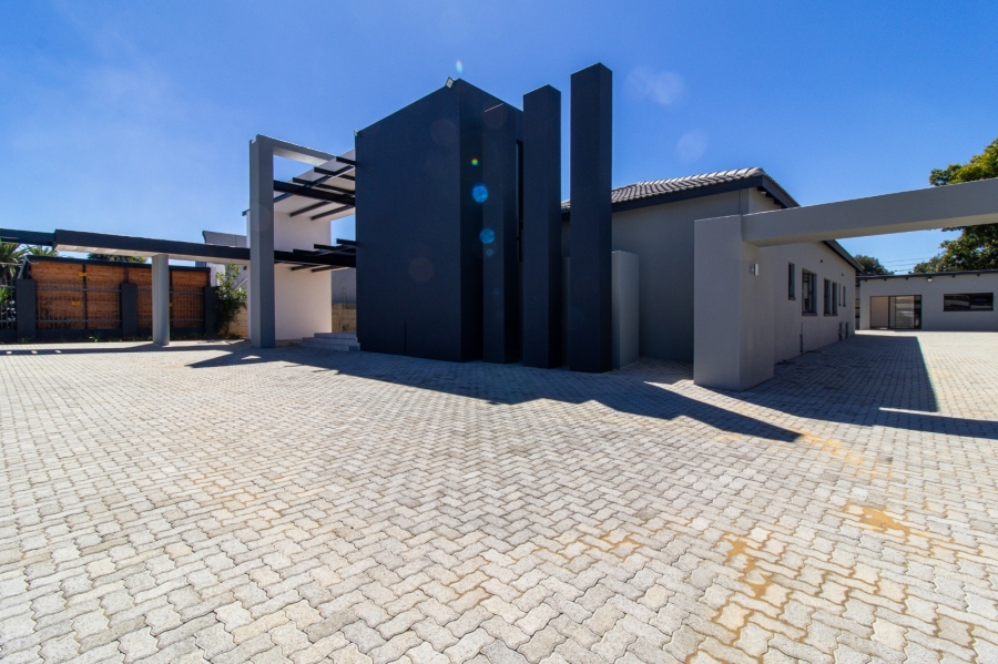 To Let Commercial Property for Rent in Brackenhurst Gauteng