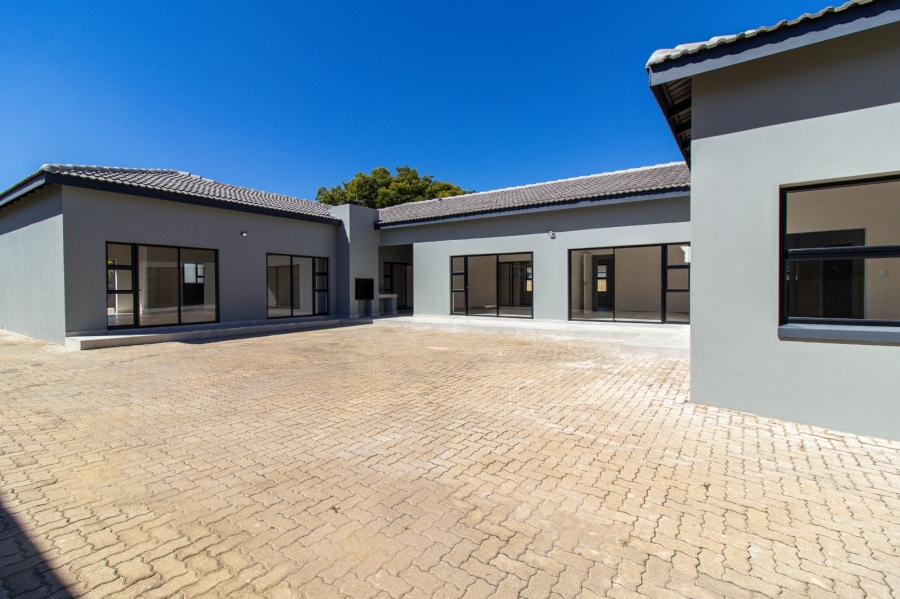 To Let Commercial Property for Rent in Brackenhurst Gauteng