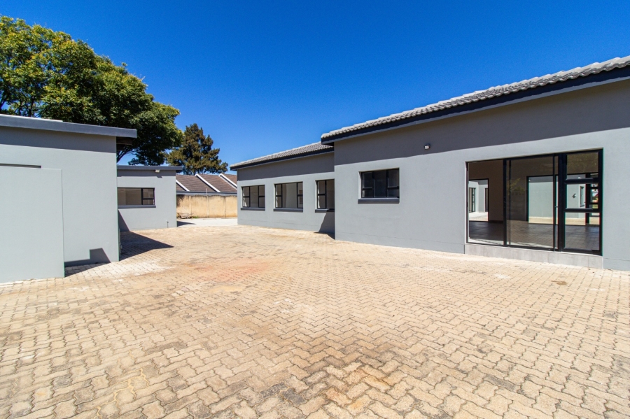 To Let Commercial Property for Rent in Brackenhurst Gauteng