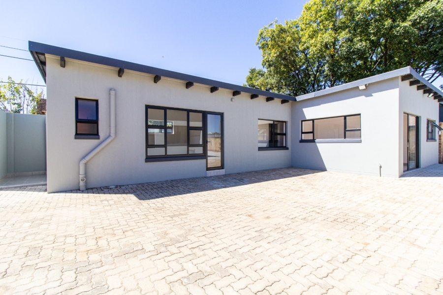 To Let Commercial Property for Rent in Brackenhurst Gauteng