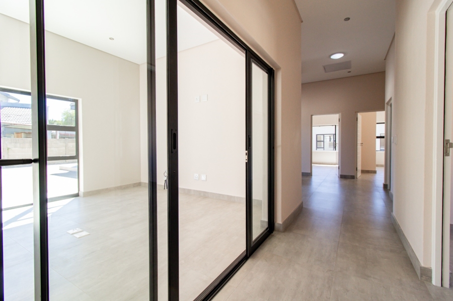 To Let Commercial Property for Rent in Brackenhurst Gauteng