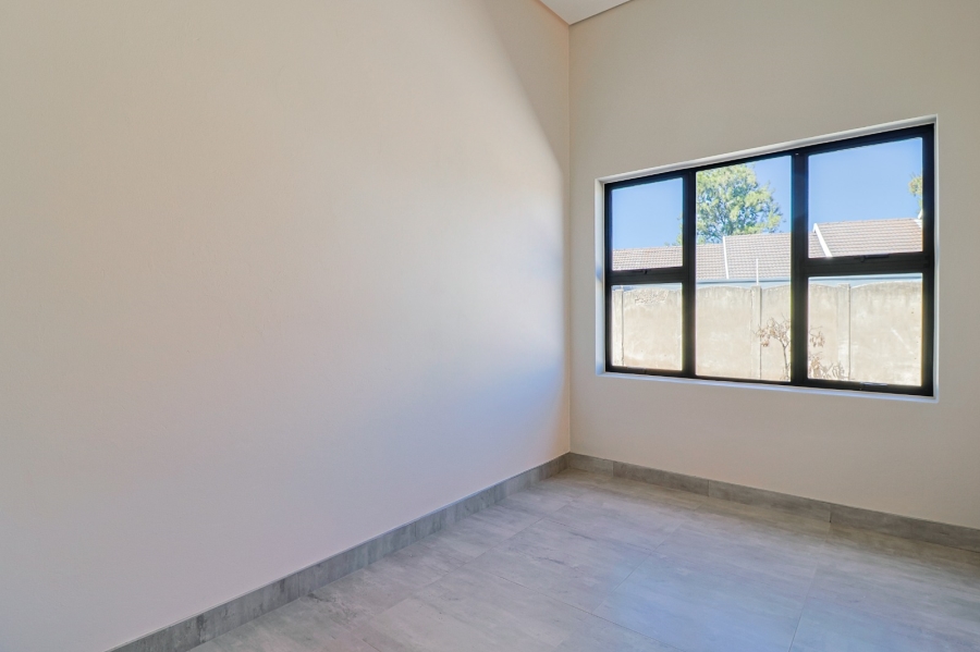To Let Commercial Property for Rent in Brackenhurst Gauteng