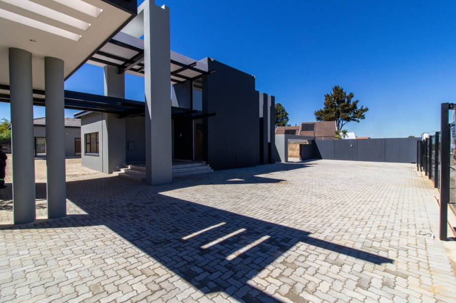 To Let Commercial Property for Rent in Brackenhurst Gauteng