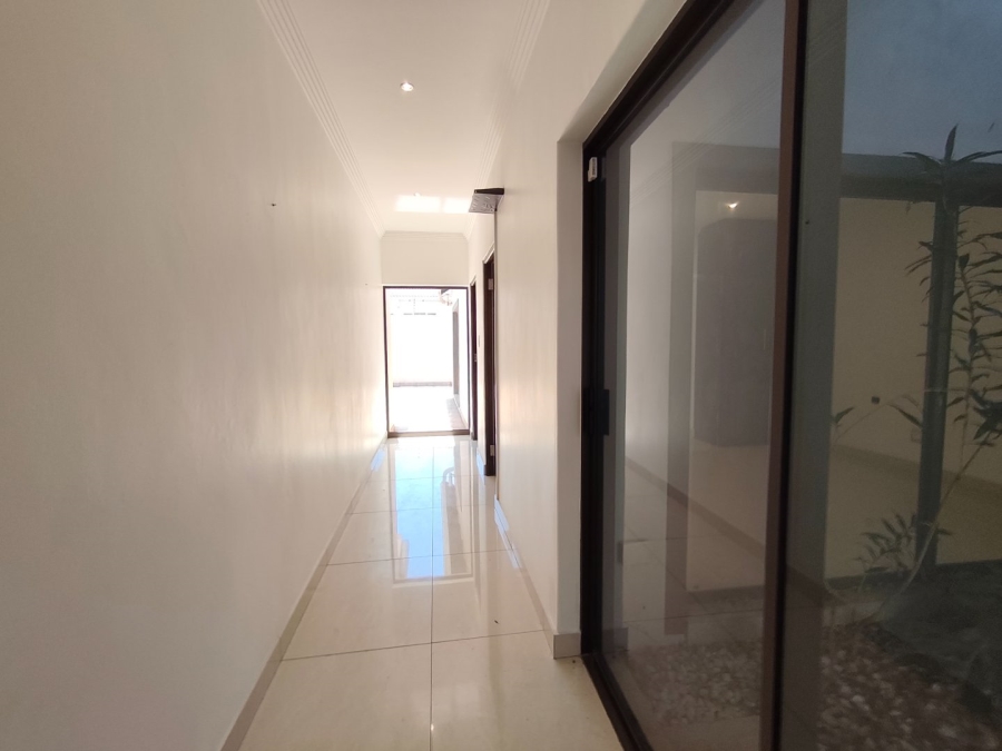 To Let 4 Bedroom Property for Rent in Bryanston Gauteng