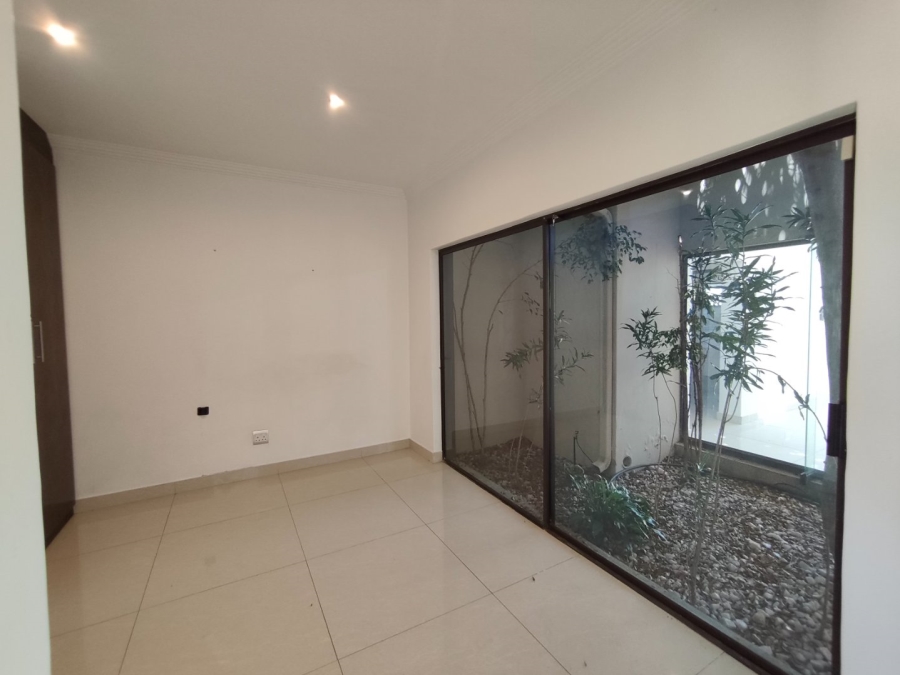 To Let 4 Bedroom Property for Rent in Bryanston Gauteng