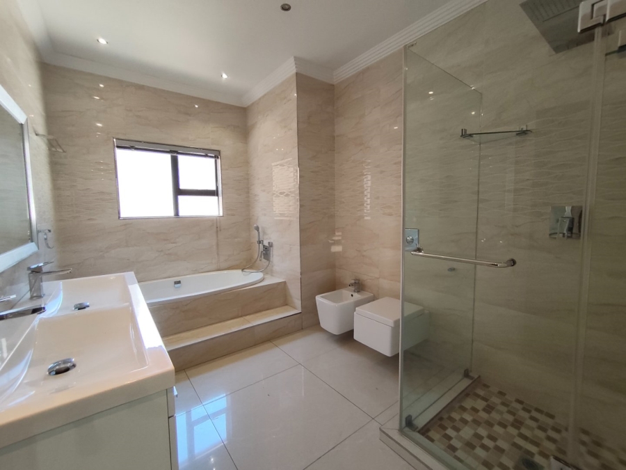 To Let 4 Bedroom Property for Rent in Bryanston Gauteng