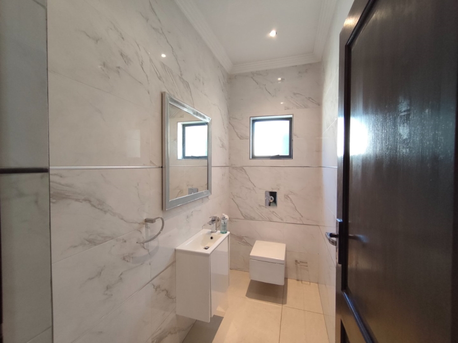 To Let 4 Bedroom Property for Rent in Bryanston Gauteng