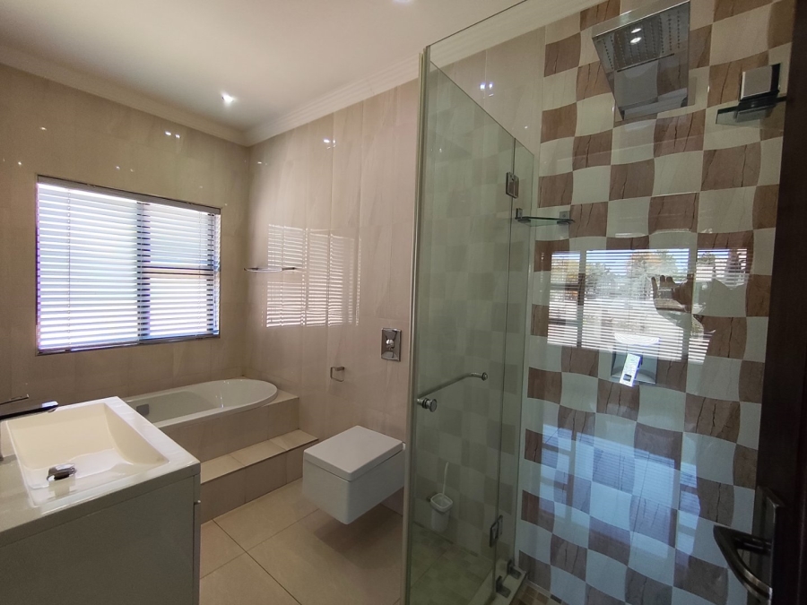 To Let 4 Bedroom Property for Rent in Bryanston Gauteng