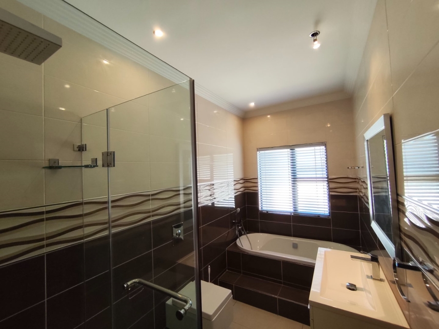 To Let 4 Bedroom Property for Rent in Bryanston Gauteng