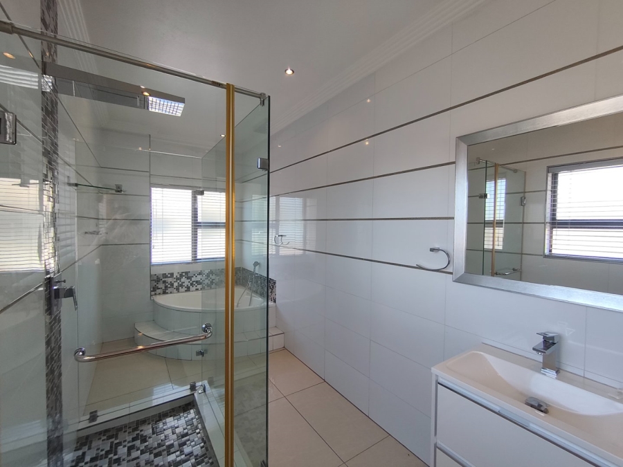 To Let 4 Bedroom Property for Rent in Bryanston Gauteng