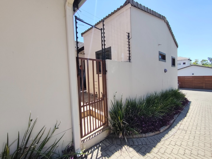 To Let 4 Bedroom Property for Rent in Bryanston Gauteng