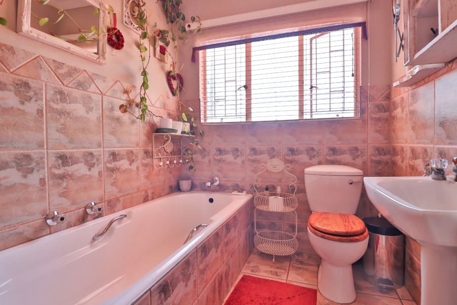 7 Bedroom Property for Sale in Ninapark Gauteng