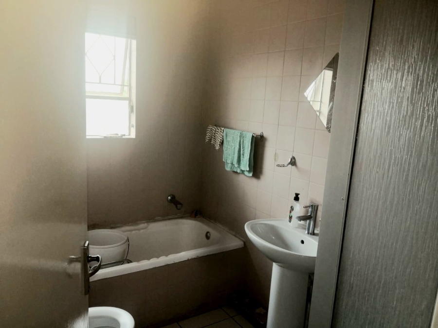 2 Bedroom Property for Sale in Buccleuch Gauteng
