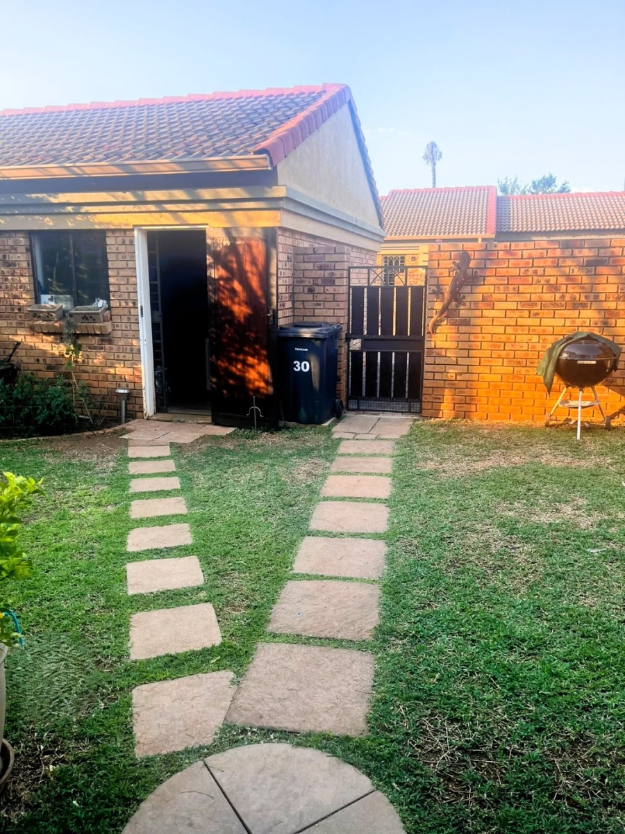 To Let 2 Bedroom Property for Rent in Equestria Gauteng
