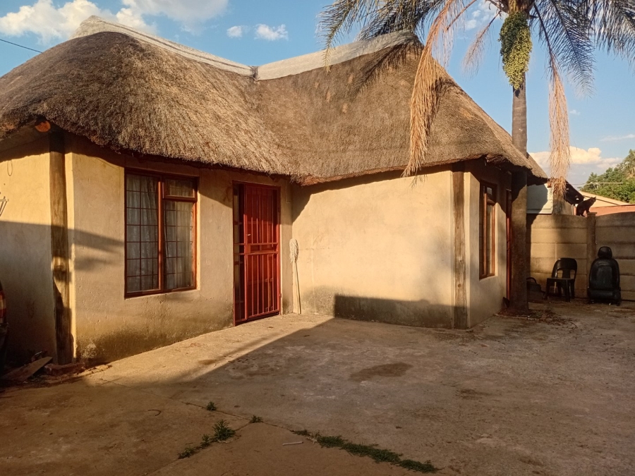  Bedroom Property for Sale in Jan Niemand Park Gauteng