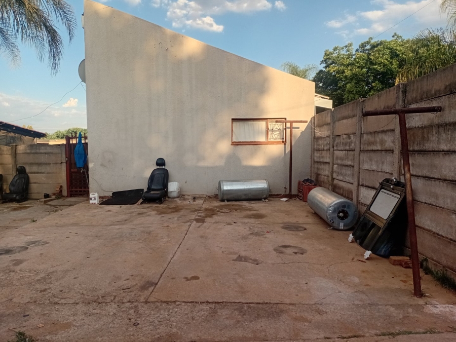  Bedroom Property for Sale in Jan Niemand Park Gauteng