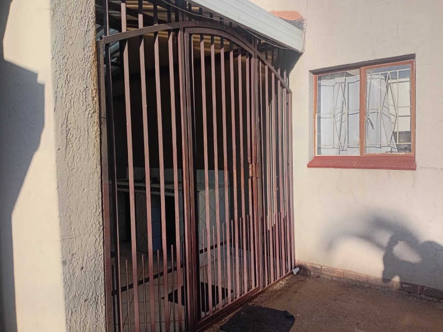  Bedroom Property for Sale in Jan Niemand Park Gauteng