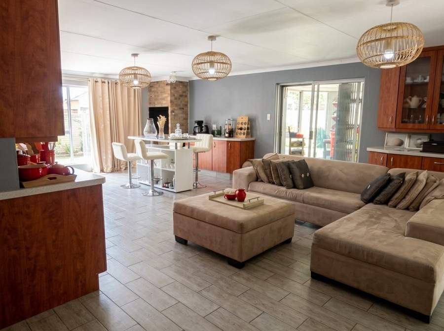 3 Bedroom Property for Sale in Glen Marais Gauteng