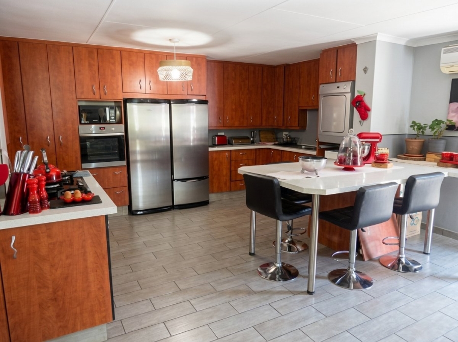 3 Bedroom Property for Sale in Glen Marais Gauteng