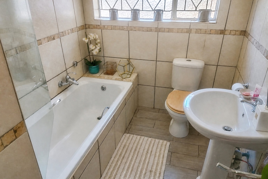 3 Bedroom Property for Sale in Glen Marais Gauteng