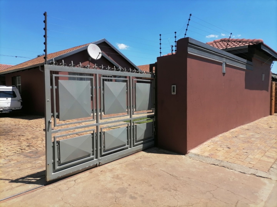2 Bedroom Property for Sale in Protea Glen Gauteng