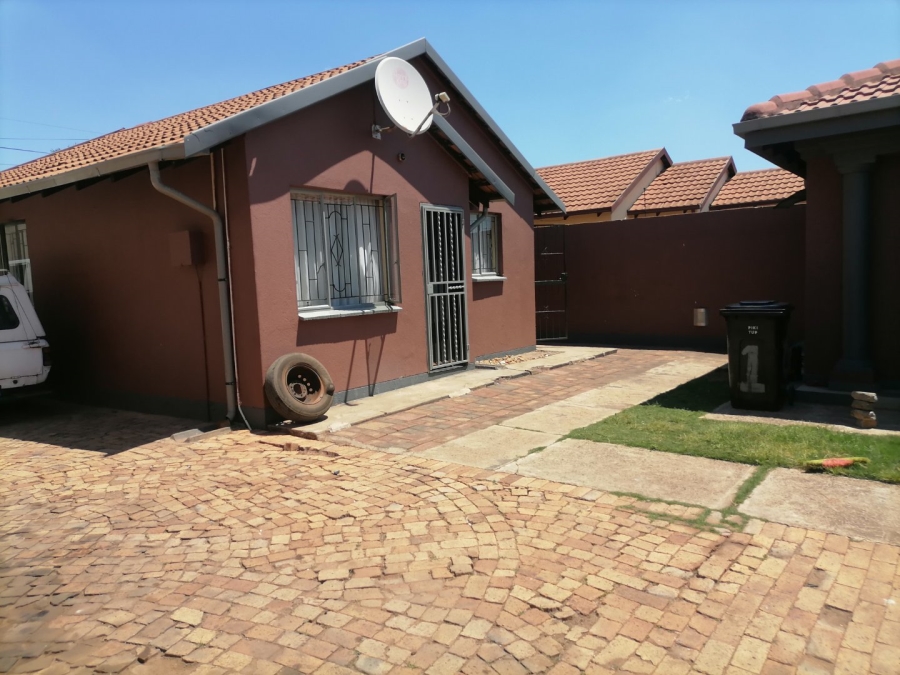 2 Bedroom Property for Sale in Protea Glen Gauteng