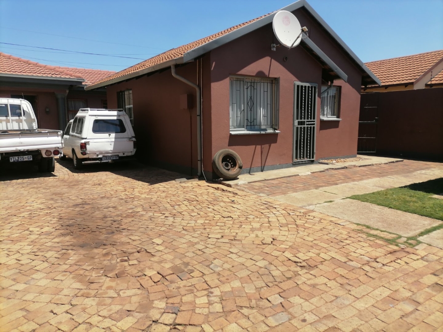 2 Bedroom Property for Sale in Protea Glen Gauteng