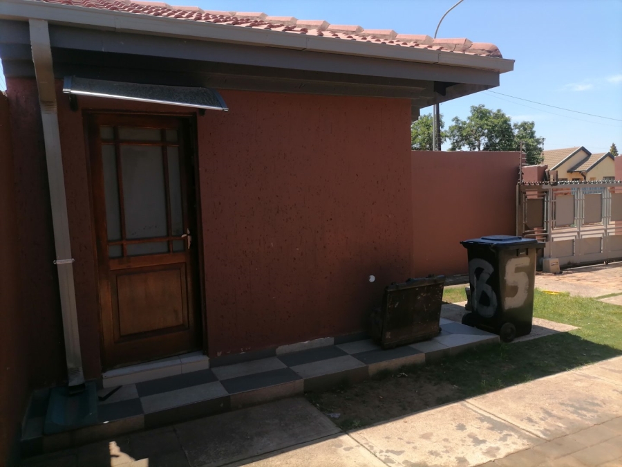 2 Bedroom Property for Sale in Protea Glen Gauteng