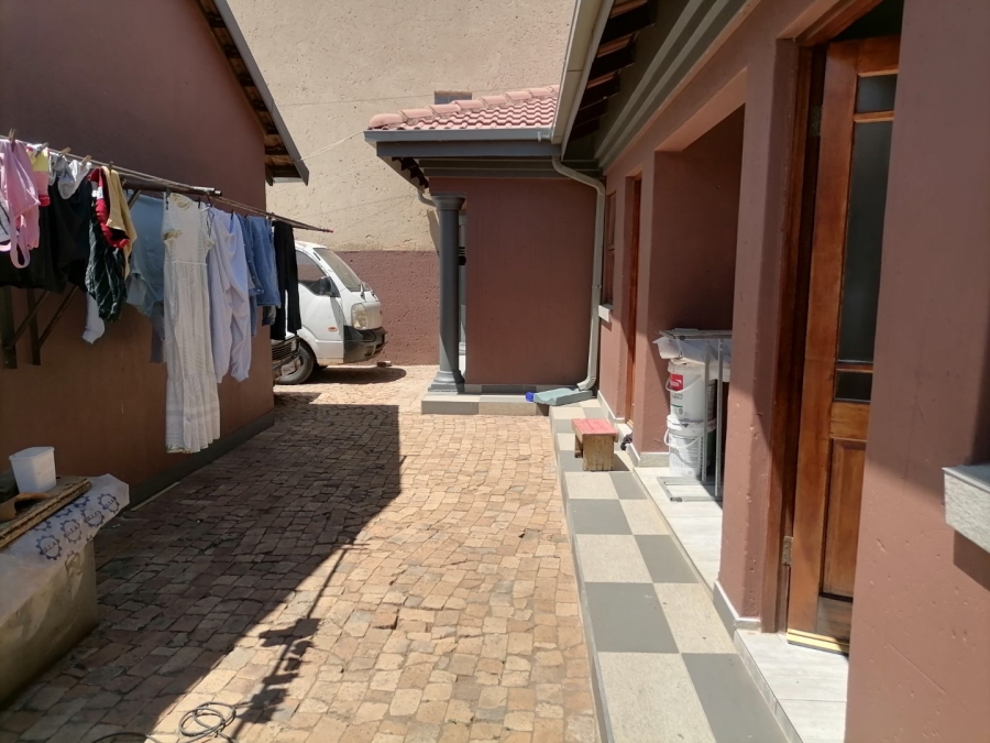 2 Bedroom Property for Sale in Protea Glen Gauteng