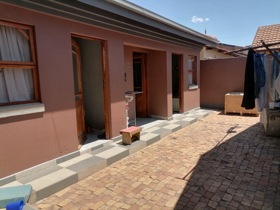 2 Bedroom Property for Sale in Protea Glen Gauteng