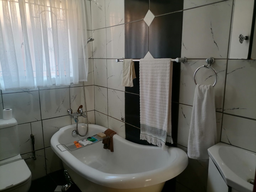 2 Bedroom Property for Sale in Protea Glen Gauteng