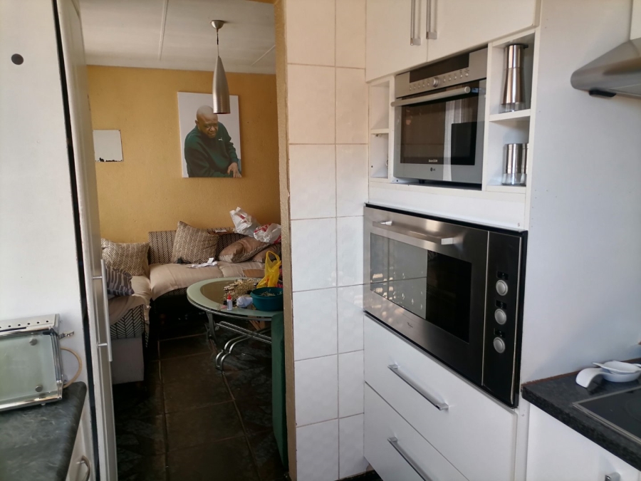2 Bedroom Property for Sale in Protea Glen Gauteng