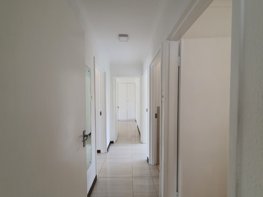4 Bedroom Property for Sale in Bloubosrand Gauteng