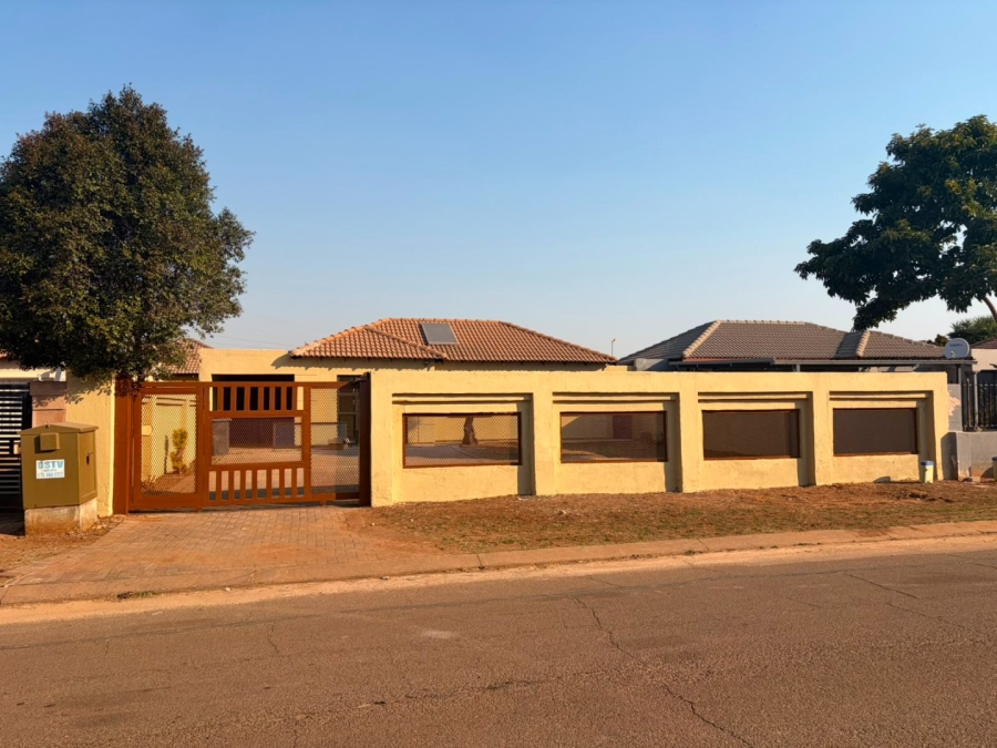  Bedroom Property for Sale in Rosslyn Gauteng