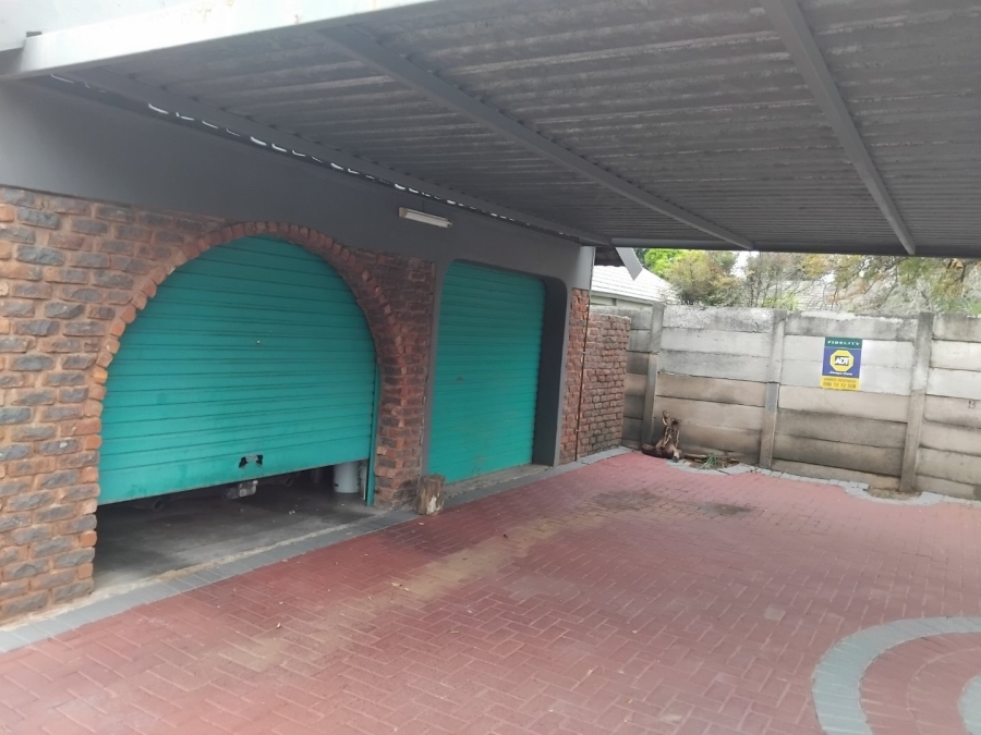 4 Bedroom Property for Sale in Rooihuiskraal Gauteng