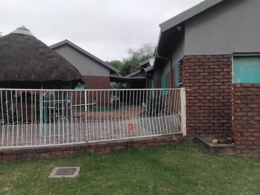 4 Bedroom Property for Sale in Rooihuiskraal Gauteng