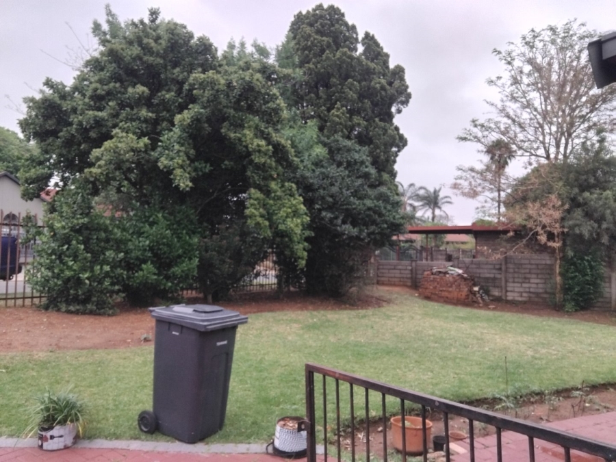 4 Bedroom Property for Sale in Rooihuiskraal Gauteng