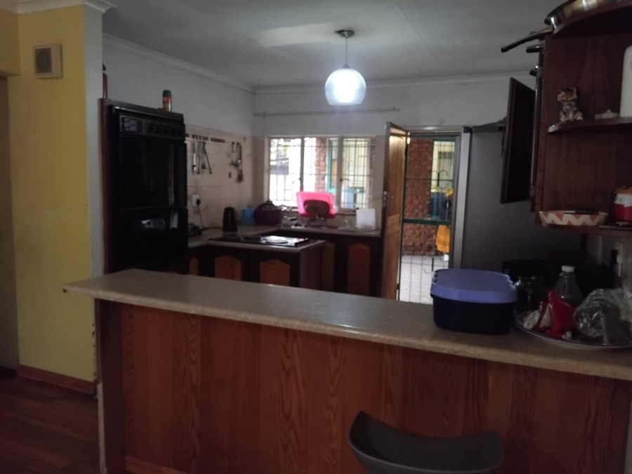 4 Bedroom Property for Sale in Rooihuiskraal Gauteng