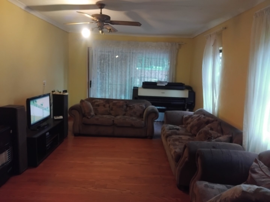 4 Bedroom Property for Sale in Rooihuiskraal Gauteng